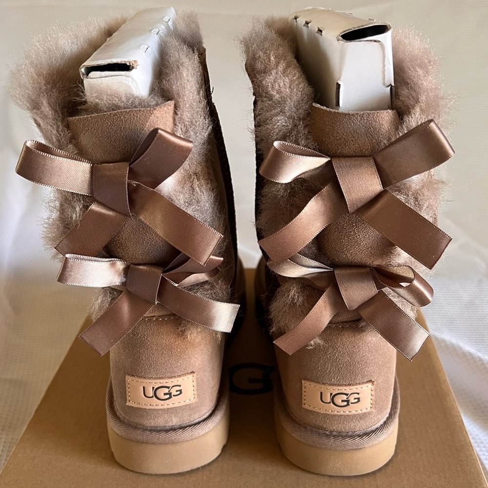 UGG Bailey Bow II in rare Caribou color!